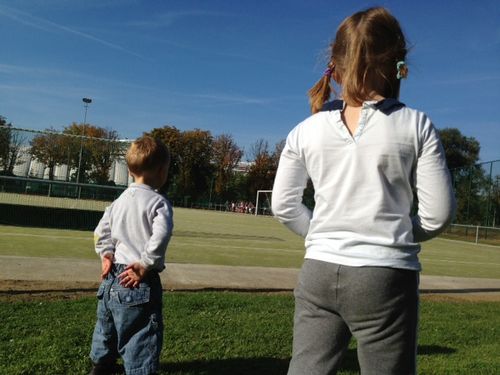 On observe le grand frère...