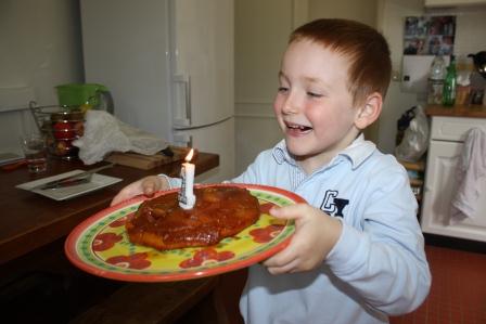 Fier pour son petit frère